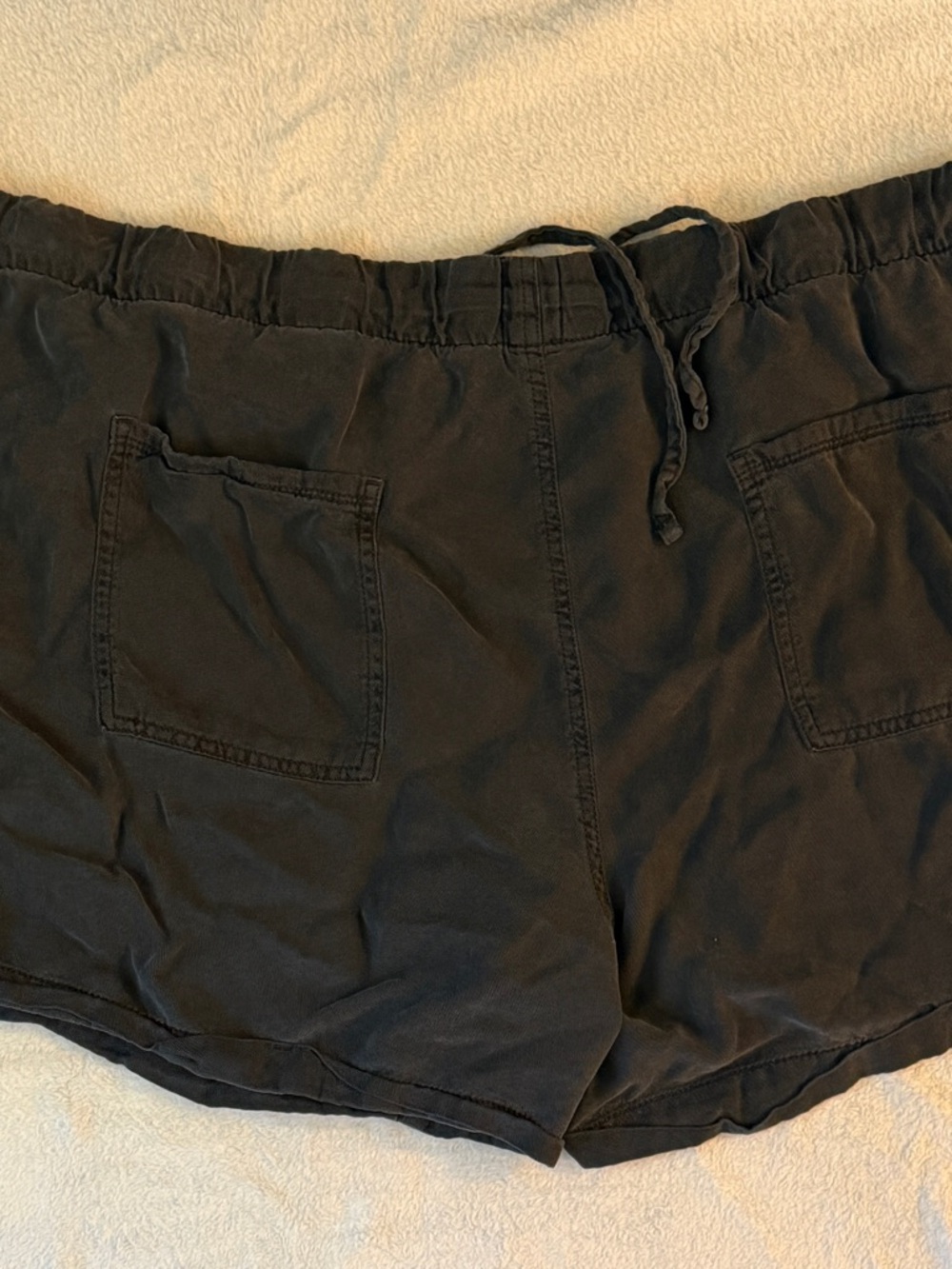 GAP Charcoal Drawstring Pocket Athletic Shorts - Picture 3 of 6